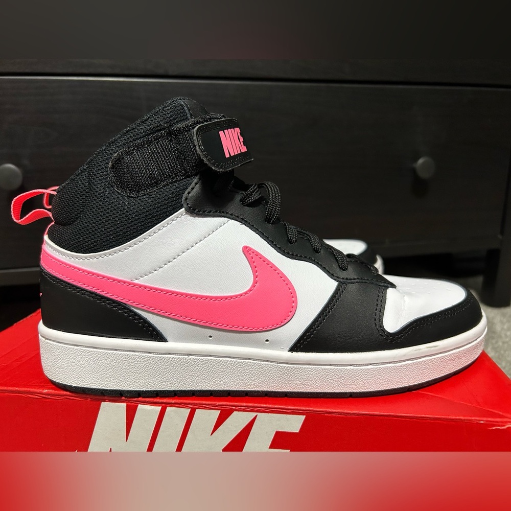 Black/Pink Nike Court Borough Mid2 size 7y or 8-8 1/2 women great condition